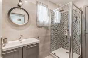 Townhouse with garden 100m from Place Morny